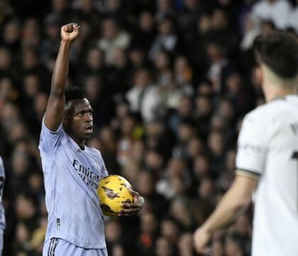 Il calcio è diventato una scusa, è la società ad essere razzista, sessista e violenta (El Paìs)