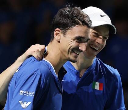 Il tennis prova a salvare il doppio: partite velocissime e “libertà di casino” per il pubblico
