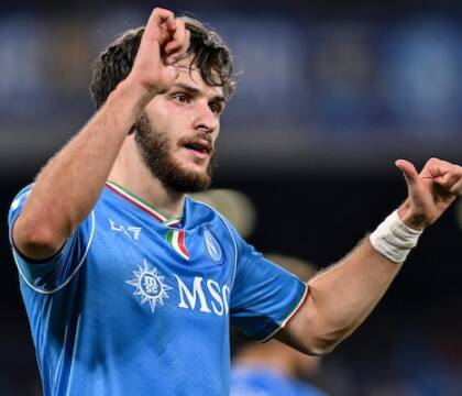 Kvara vuole restare al Napoli, il Barcellona se ne farà una ragione (Corsport)