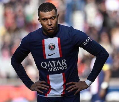 Mbappé distaccato e assente: discutibile il suo atteggiamento col Barcellona (Le Parisien)