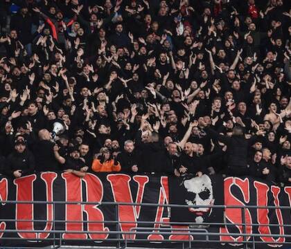 Milano terra di narcos, in 15 (due ultras Milan) denudano e picchiano in piazza l’amico della gang rivale