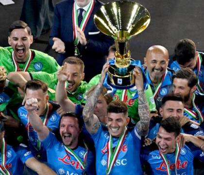 Napoli può rivivere lo scudetto al cinema. Il film uscirà il 4 maggio e si intitolerà “Sarò con te”