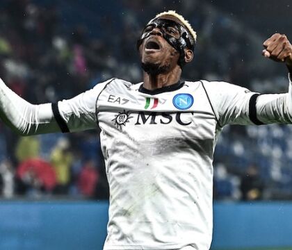 Osimhen, Chelsea e Psg pensano a contropartite per abbassare i 120 milioni (Gazzetta)
