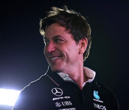 Toto Wolff mette alla prova il giovane Antonelli. È lui il rivale di Sainz per il posto in Mercedes (Marca)