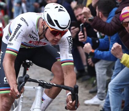 Van Der Poel, si è costituita la donna che gli ha lanciato un cappello per farlo cadere