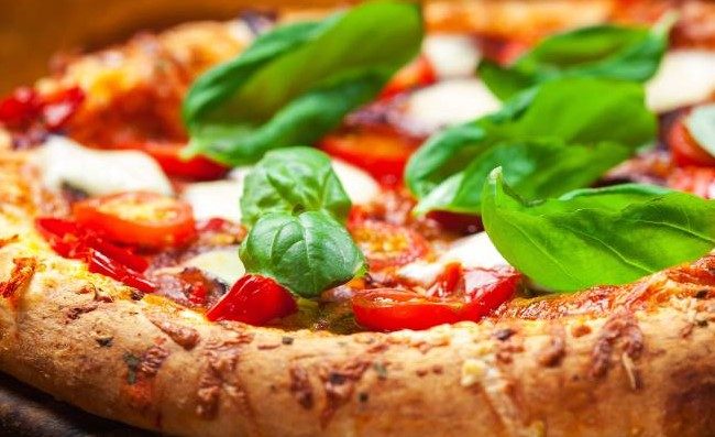 Bellanova: “Ho aperto una pizzeria, lavorano papà e mia sorella. Sapete come si chiama?”