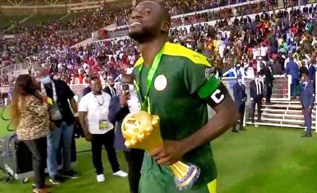 Koulibaly trionfa in Supercoppa con l’Al-Hilal. Gesto poco sportivo di Benzema