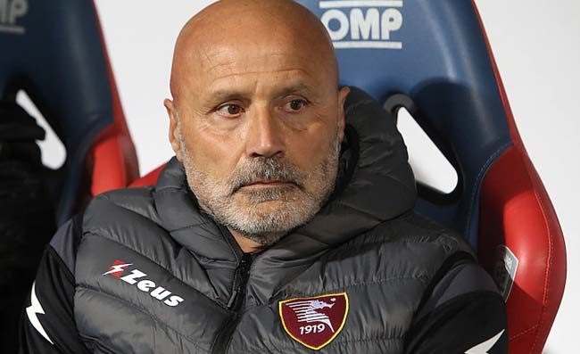 Salernitana, Colantuono: “Rammaricato per il terzo gol. Dobbiamo onorare il campionato”