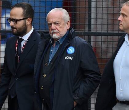 Il Napoli sta scegliendo il nuovo allenatore, ma deve anche essere scelto (Sky)