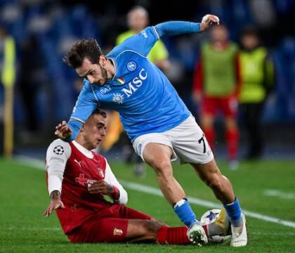 Kvaratskhelia, De Laurentiis incontra il papà e gli offre 4 milioni più bonus (Gazzetta)