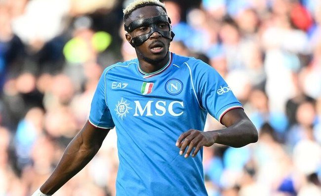 Osimhen in partenza, ma il Napoli non ha ricevuto nessuna offerta