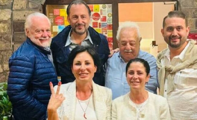 De Laurentiis, cena a Massa Lubrense. “Chi sarà il nuovo allenatore?”. La reazione del patron
