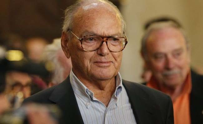 Grave lutto per Vinicio, è scomparsa la sua amata Flora. Domani i funerali a Via Manzoni