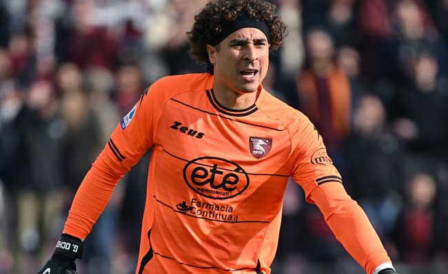 Ochoa dice addio alla Salernitana con una lettera commovente: “Mi rivolgo a voi…”