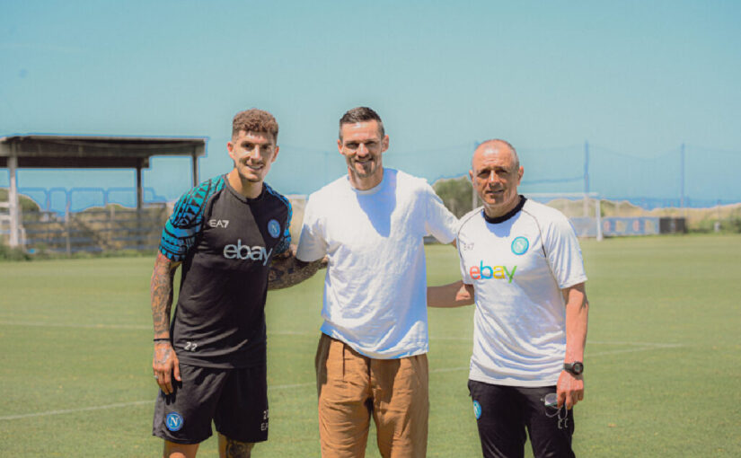 Sorpresa a Castel Volturno, l’ex Napoli Christian Maggio fa visita a Calzona e squadra | FOTO