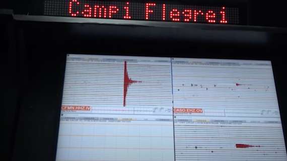 Campi Flegrei, la terra torna a tremare: cinque scosse nella notte fino a 3,7 magnitudo