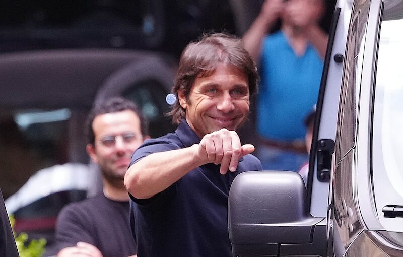 Conte, presentazione da re: giornalisti da tutto il mondo