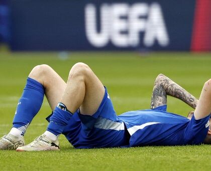 Gli azzurri al fischio finale sembrano sollevati, l’incubo è finito (Corsera)