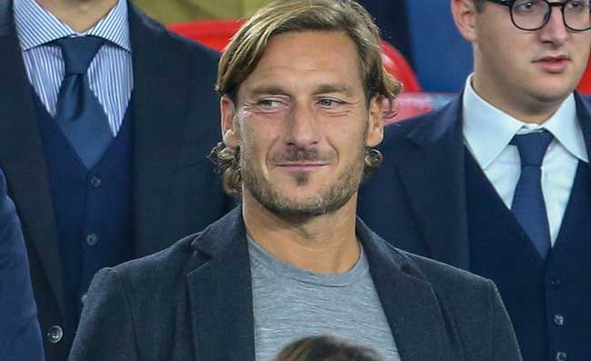 Italia, Totti show: scoppia la risata generale. Bel messaggio di Baggio e Rivera