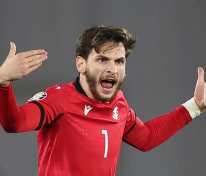 Kvaratskhelia nella Georgia non gioca sulla fascia, Sagnol: «Al centro è più decisivo» (The Athletic)