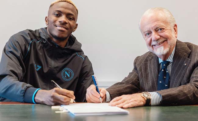 Osimhen, per il momento niente offerte per il Napoli. La reazione di De Laurentiis