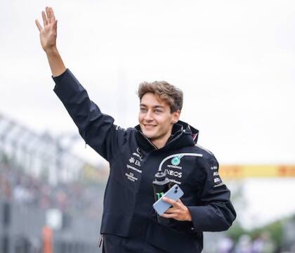 Russell ringrazia Verstappen e Norris: vince il Gp d’Austria, Sainz terzo