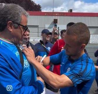 “Sei il futuro capitano!”. Tifosi azzurri acclamano Lobotka e Hamsik nel ritiro della Slovacchia