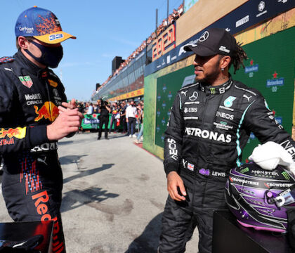 Hamilton cazzia Verstappen: «Si comporti da campione del mondo»