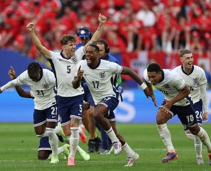 La brutta Inghilterra manda la Svizzera a casa. Le brutte in semifinale passano a due