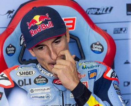 Marquez cade ancora una volta (tanto per cambiare), forte contusione al costato e si frattura un dito