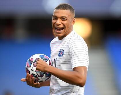 Mbappé si presenta al Real Madrid, Florentino Perez: «Se sei qui, è perché lo hai desiderato tanto»