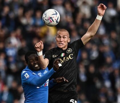 Napoli, l’ufficio cessioni funziona: via Lindstrom e Ostigard, Manna fa spazio agli uomini di Conte