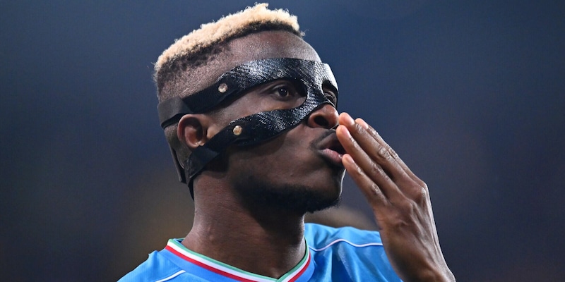 Osimhen convocato per il ritiro del Napoli: cosa succede adesso
