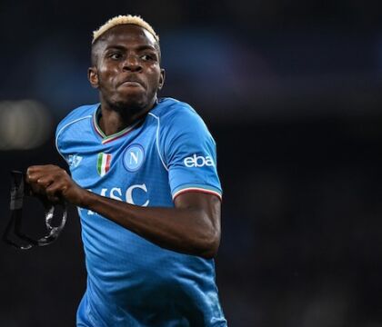 Osimhen lascerà a breve il Napoli: la preferenza resta il trasferimento in Premier League (Romano)