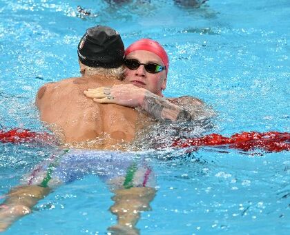 Peaty, argento nei 100 rana, ha il Covid. Ha abbracciato Martinenghi dopo la gara