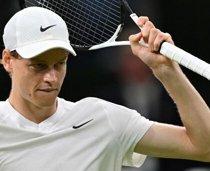 Sinner batte Shelton in tre set e vola ai quarti di finale a Wimbledon