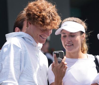 Sinner ha preso il posto di Berrettini, accusano la fidanzata russa dei suoi cali (Corsera)