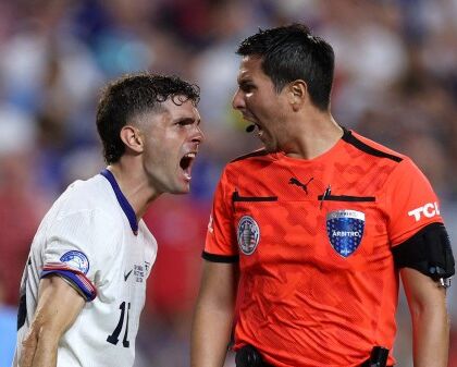 Stati Uniti fuori dalla Copa America: Pulisic invita l’arbitro a festeggiare con gli uruguaiani