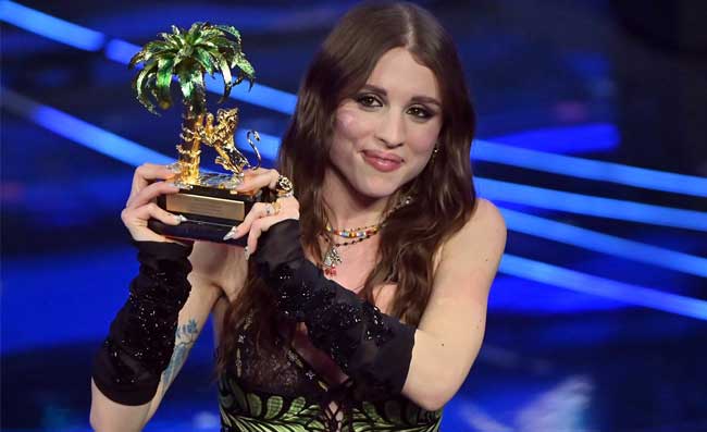 Angelina Mango si fa male: “Colpa dei babà, ho avuto paura di rompermi tutto”