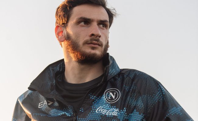 Coca Cola è Global Training Kit partner del Napoli! Svelate le nuove divise d’allenamento (VIDEO)