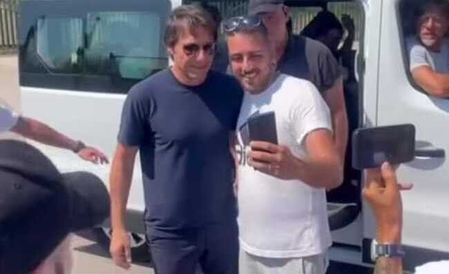 Conte lascia Castel Volturno: “Siamo carichi!”. Tifosi entusiasti (VIDEO)