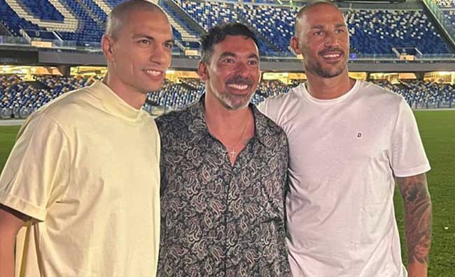 Inler dice addio al calcio. Il Napoli: “Buona fortuna, Re Leone”