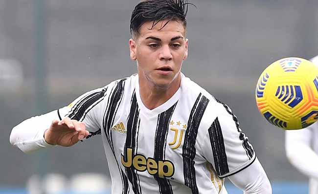 Juventus, tripla operazione con l’Aston Villa: è ufficiale