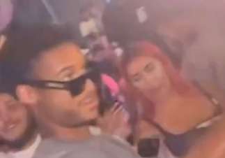 Cajuste saluta Napoli con una serata a Coroglio: festa di compleanno in un locale