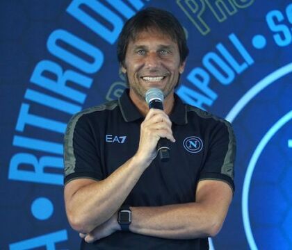 Conte comincia ad avere l’urgenza di sapere chi è il centravanti del Napoli (Corsport)