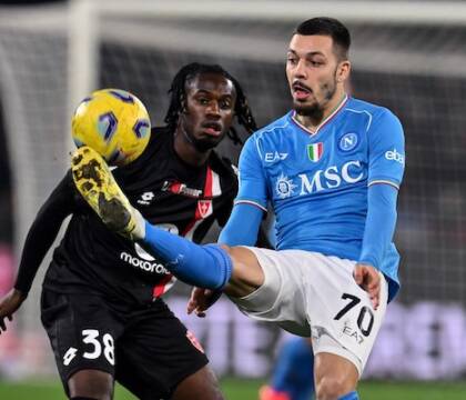Il Napoli in Coppa Italia non ha centrocampisti in panchina. Conte non ha convocato nessuno