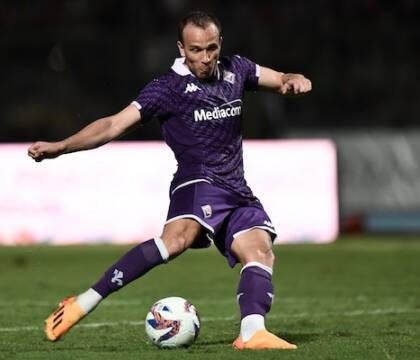 Il Napoli pensa ad Arthur come alternativa a Lobotka, stasera call con la Juve