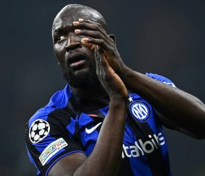 Lukaku, domani mattina a Roma con un jet privato. Poi, visite mediche e firma a Napoli