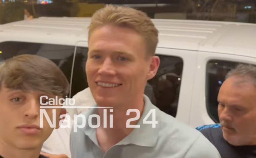 McTominay e la fidanzata fanno impazzire i tifosi del Napoli | VIDEO