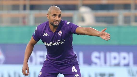 Niente Napoli per Amrabat: il centrocampista posa già con la nuova maglia